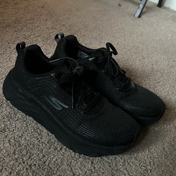 Sketchers max cushioning - Picture 7 of 7